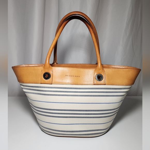 Burberry small summer tote. Fabric & leather - Picture 1 of 12